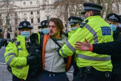 В Лондоне акция против насилия закончилась массовыми задержаниями