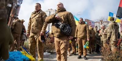 В Киеве торжественно чествовали украинских добровольцев — фото