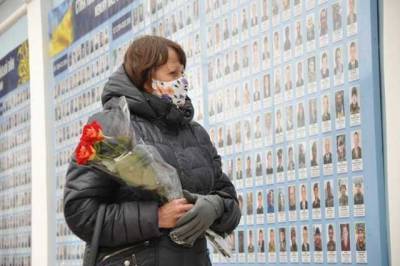 Чествования по случаю Дня добровольца на Михайловской площади в Киеве
