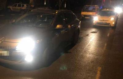 Пассажир вел себя неадекватно: в Одессе неизвестные отобрали авто у таксиста