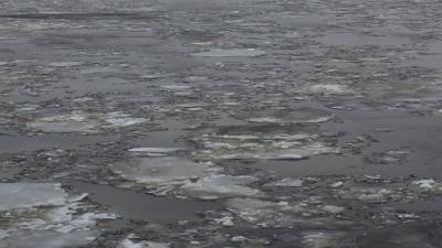Трое детей провалились под лед на реке под Волгоградом