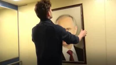 В Пензе родителей школьников попросили закупить портреты Путина