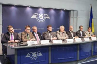 Члены Набсовета "Укрзализныци" ежемесячно начисляли себе зарплаты по 500 тыс