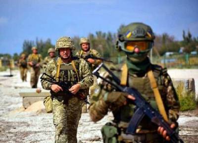 Зеленский наградил украинских добровольцев войны на Донбассе