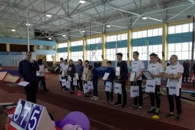Донецкие девушки с шестом побили рекорды юношей