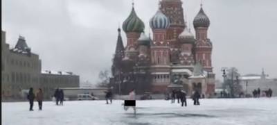 Голый мужчина пробежался по Красной площади, начитавшись Достоевского
