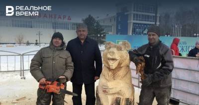 Мэр Зеленодольска выпилил деревянного медведя