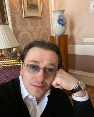 “Отдыхать некогда”: Оформивший ипотеку Сергей Безруков готов питаться гречкой и макаронами
