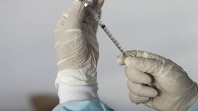 AstraZeneca выступила в защиту своей вакцины и заявила о ее безопасности