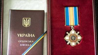 Президент наградил трех героев-добровольцев из Донецкой области орденом «За мужество» посмертно