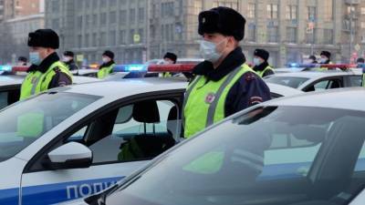 Иномарка врезалась в патрульную машину во Владивостоке, погиб инспектор ДПС