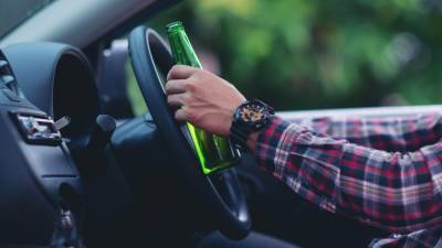 Артисты и водители вошли в число самых подверженных алкоголизму профессий