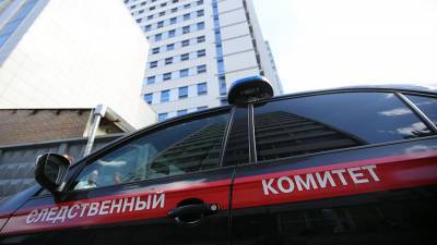 СК возбудил дело после падения девочки из окна в Москве