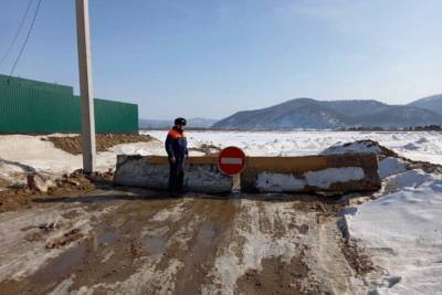 В Бурятии около села Татаурово закрыли ледовую переправу