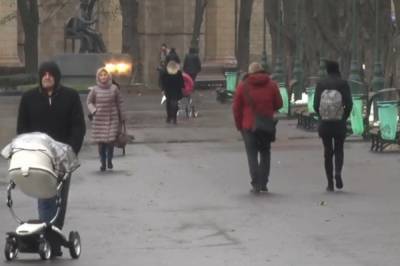 Погода продолжит испытывать украинцев дождями и температурными качелями: каким регионам не поздоровится