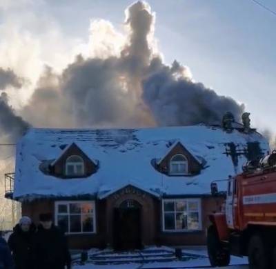 В Кузбассе серьёзный пожар в кафе попал на видео