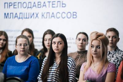 В Госдуме предложили ввести единый оклад для молодых учителей по всей России
