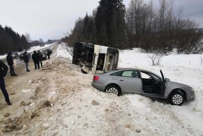 В Ивановской области перевернулся пассажирский автобус