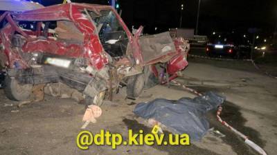 Пытался скрыться: в Киеве водитель Land Cruiser разбил Skoda, погибли 2 человека – видео