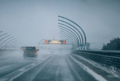 В Петербурге утренние пробки достигли восьми баллов из-за снегопада