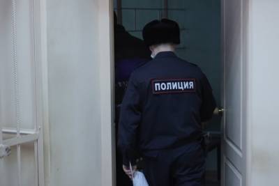 В Екатеринбурге арестовали трех полицейских, обвиняемых в сокрытии наркоторговли