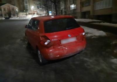 В Рязани пьяный водитель протаранил припаркованный автомобиль