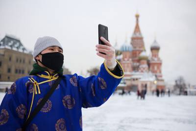 На смартфоны россиян решили предустанавливать отечественный поисковик
