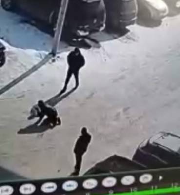 В Кузбассе драка в центре города попала на видео