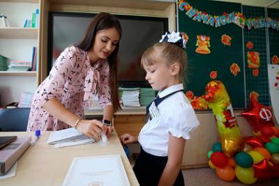 В Совете Федерации оценили идею ввести единый оклад для молодых учителей