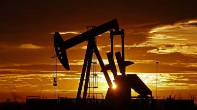 Российский рынок акций растет на фоне дорожающей нефти