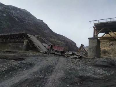 В Дагестане под “КАМАЗом” рухнул мост