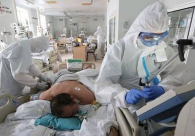 В России за сутки выявили 9 437 новых зараженных коронавирусом
