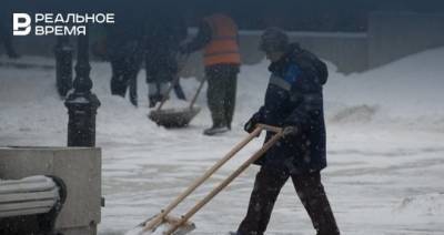 В Челнах призвали УК очищать крыши от снега и сосулек
