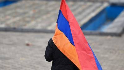 Арман Абовян - Оппозиция Армении вновь предложила отменить военное положение в стране - iz.ru
