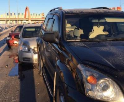 В Сургуте в массовой аварии пострадала пассажирка легковушки