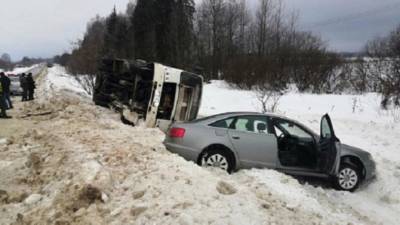 Рейсовый автобус опрокинулся в Шуйском районе Ивановской области