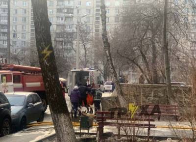В Харькове из горящей высотки вынесли пенсионерку в мешке, - Соцсети