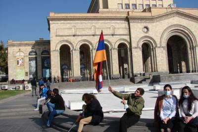 Парламент Армении отклонил проект оппозиции об отмене военного положения