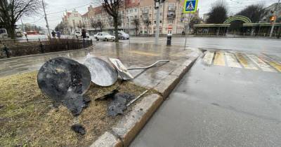 Пассажир погиб, водитель вылетел из машины: в центре Калининграда ночью сгорела Kia