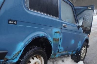 Из кювета в Тверской области достали синий автомобиль