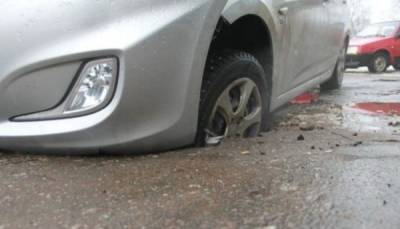 Как украинцам получить компенсацию от государства за ДТП на плохой дороге: инструкция