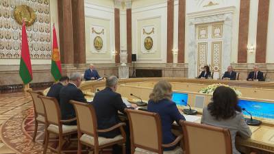 Президент Беларуси встретился с членами Конституционной комиссии
