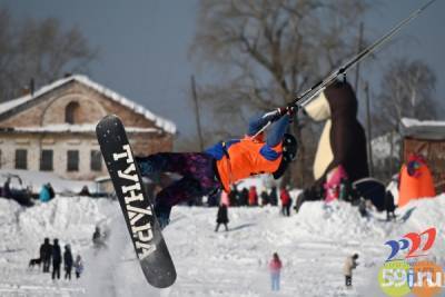 в Усолье прошли масштабные соревнования по сноукайтингу - "Строгановская миля 2021"
