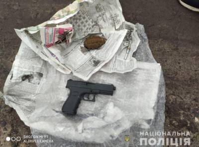 В Рубежном правоохранители задержали торговца оружием и боеприпасами