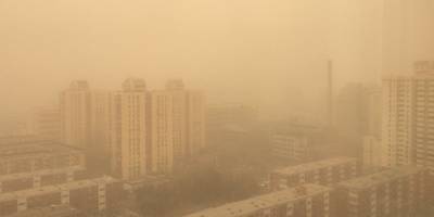 Появились фото и видео самой большой за десятилетие песчаной бури в Китае - объявлен желтый уровень опасности - ТЕЛЕГРАФ
