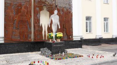 В Житомире повредили памятник Героям Небесной Сотни