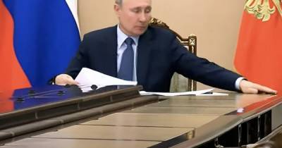На росТВ показали, как Путин ловил карандаш: реакция соцсетей оказалась не такой, как ожидалось