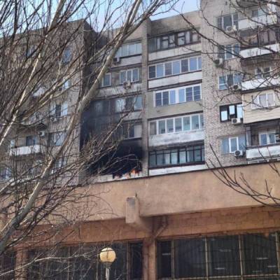 В Астрахани загорелась квартира в доме над «Детским миром»