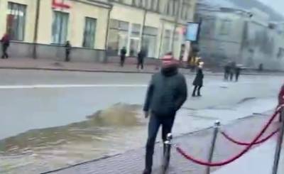 Киевский Подол залило канализационными водами: кадры с места ЧП
