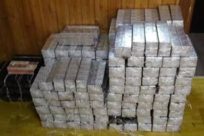 5,5 тысяч контрафактных сигарет нашли в вагонах с углем псковские пограничники